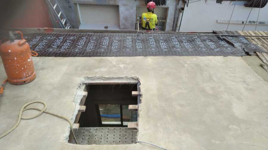 Apertura en cubierta para colocación de tragaluz