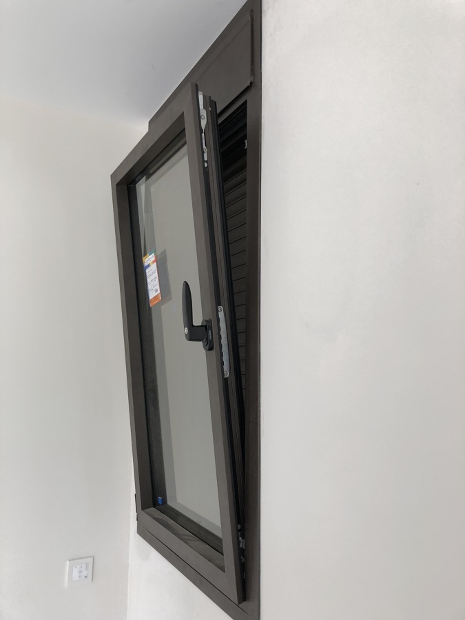 apertura oscilobatiente hoja oculta