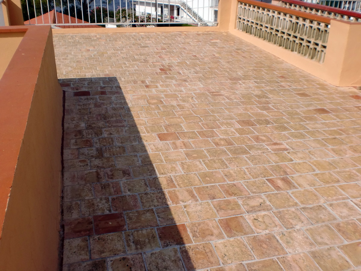 Aplicacion de caucho sobre cubierta plana