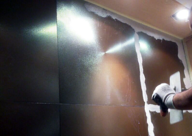 aplicacion de la primera mano de microcemento base