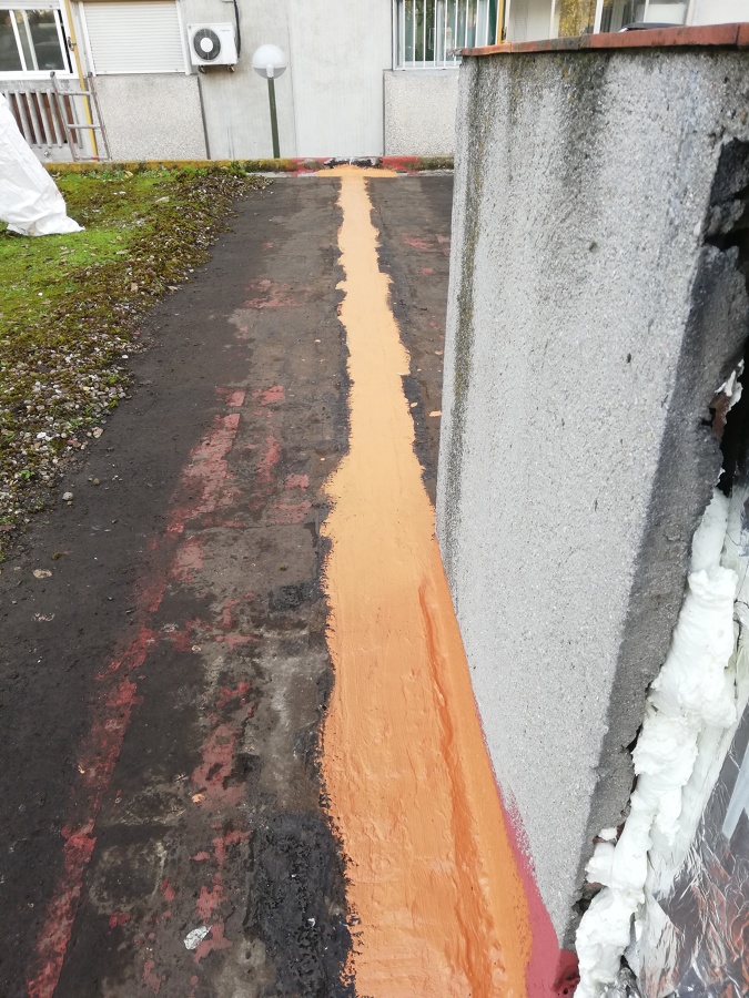 Aplicación de Mano de Sifafill 200 con FIBRAS sobre tramo con silicona