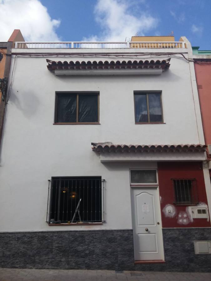 Aplicación de mortero blanco fino.