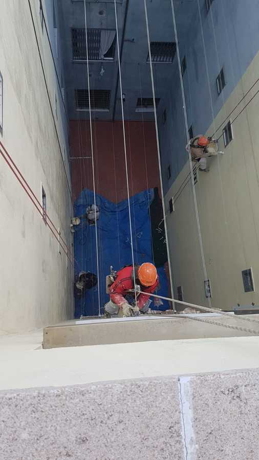 APLICACION DE REVESTIMIENTO PETREO LISO