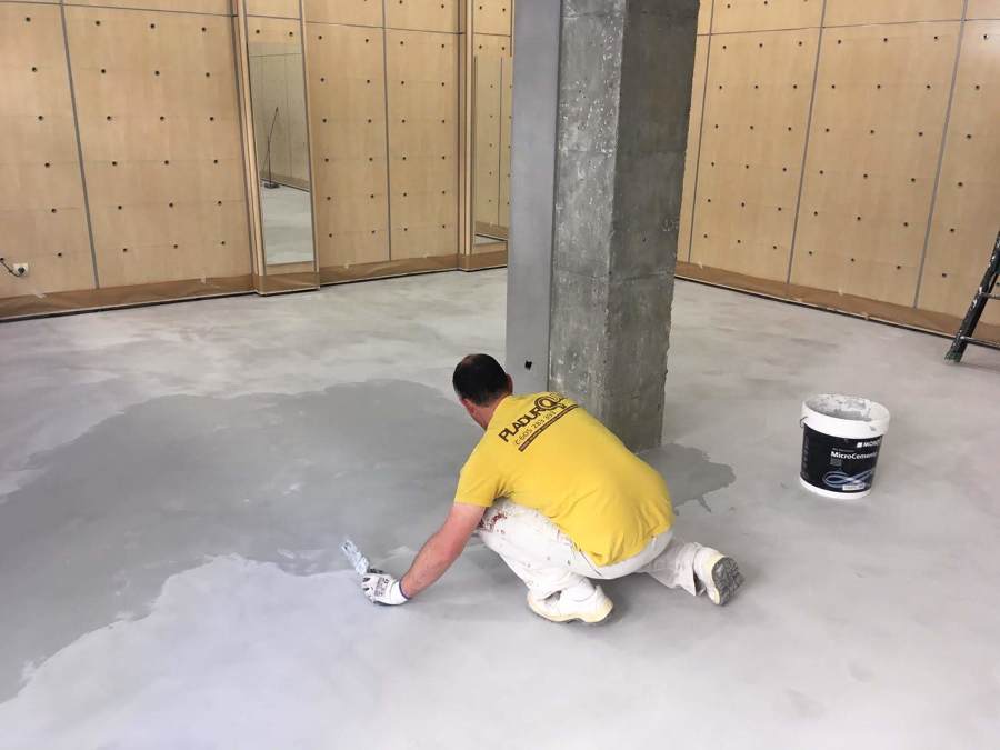 APLICACION DE VARIAS CAPAS DE MICROCEMENTO