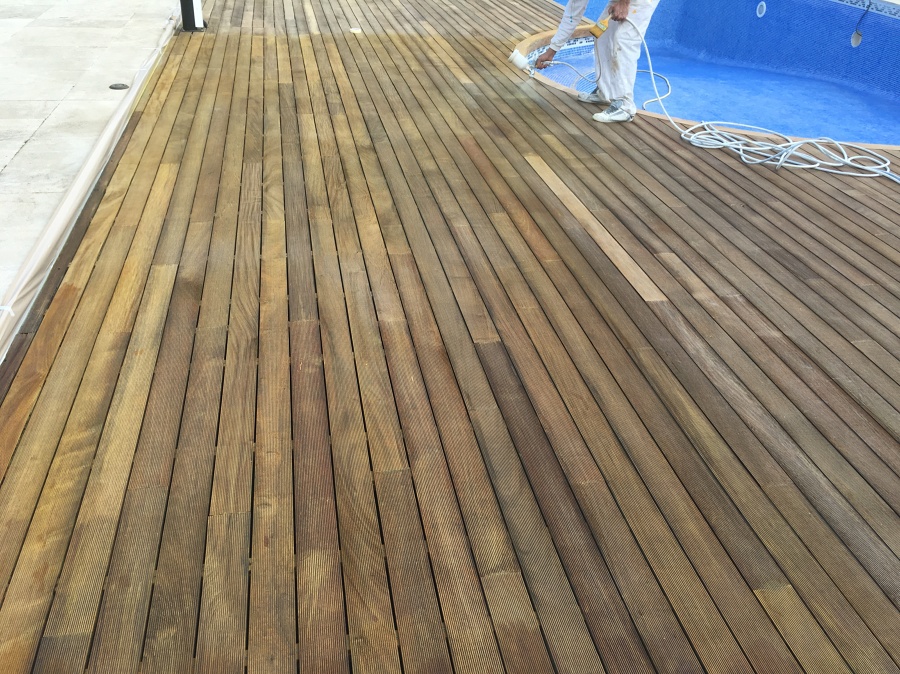 aplicacion del tinte en la madera antes del barniz