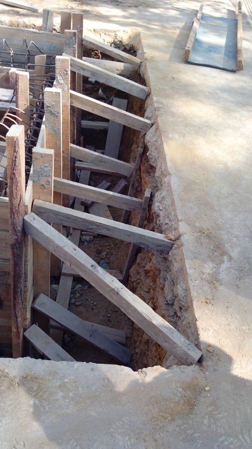 Apuntalado perimetral de encofrado