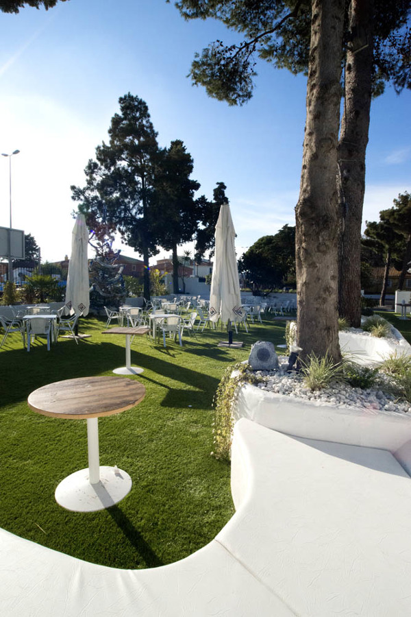 Aquarela Gastrobar&Jardín ORTHO estudio de interiorismo