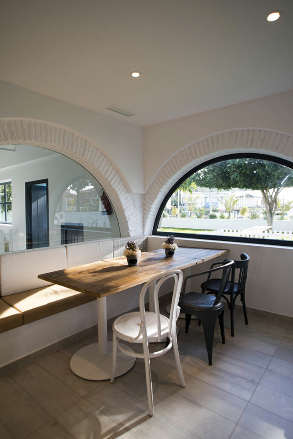 Aquarela Gastrobar&Jardín ORTHO estudio de interiorismo