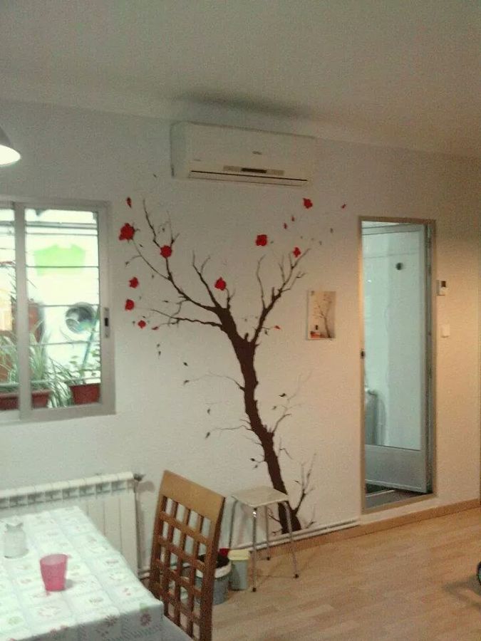 Árbol pintado a mano,decoración en salón,Madrid.