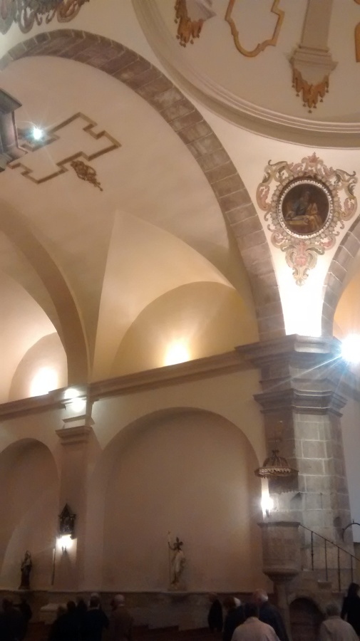 arcos de piedra, cúpula y arqueria