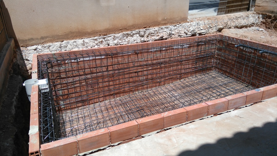 Armado de la piscina con acero corrugado