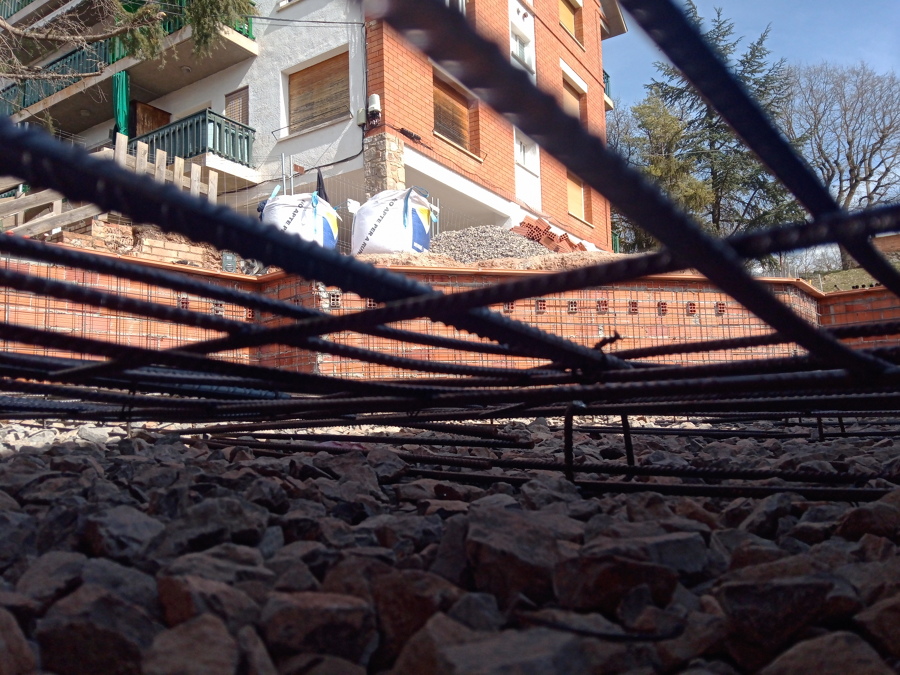 Armadura del suelo de la piscina.