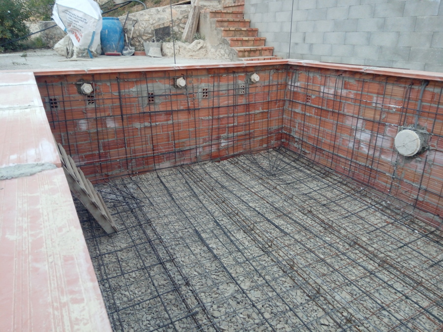 Armaduras y accesorios listos.