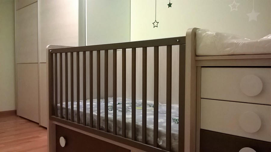 Armario 2 puertas correderas con cuna comvertible en sintetico 3 colores