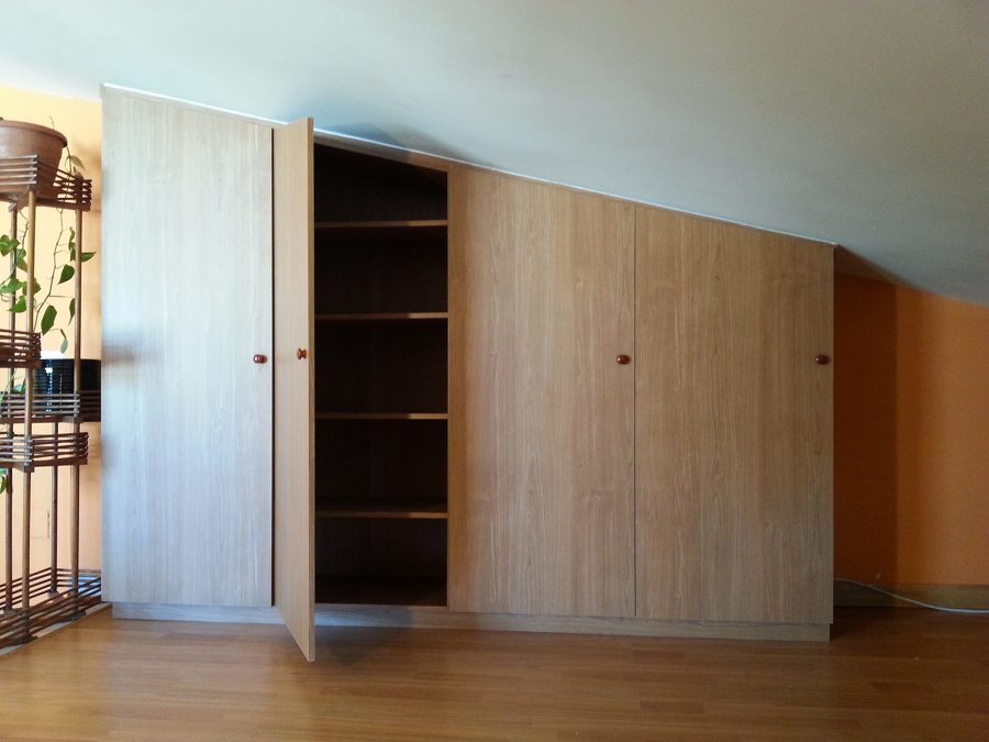 ARMARIO A MEDIDA PARA BUHARDILLA.