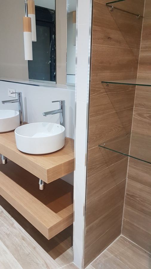 ARMARIO AL LADO DE LAVABOS