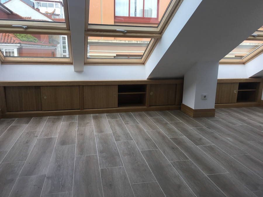 ARMARIO BAJO CUBIERTA EN SALÓN