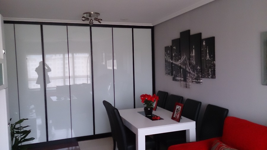 Armario blanco y negro