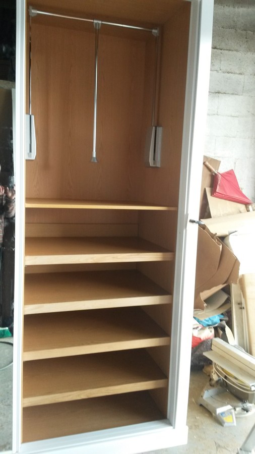 Armario con barra extensible