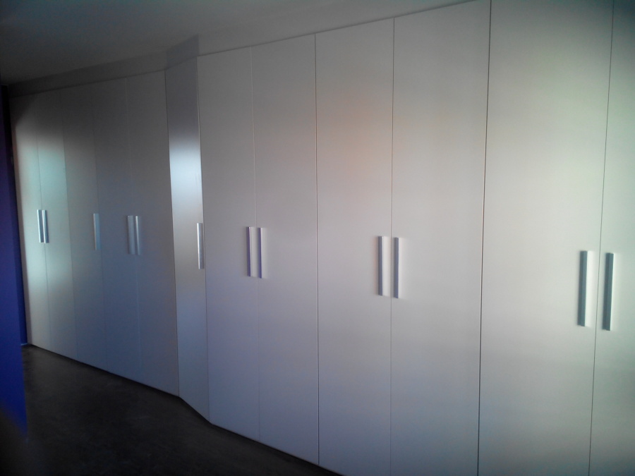 armario doce puertas