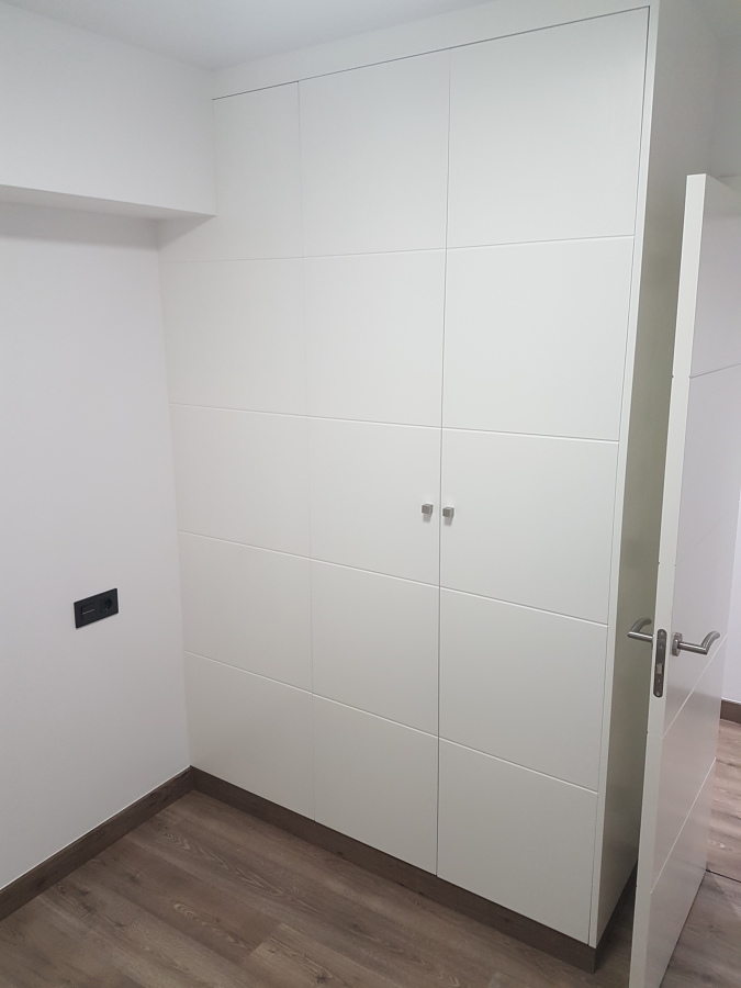 Armario dormitorio pequeño.