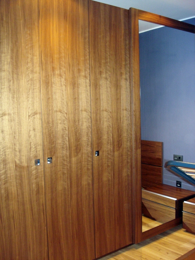 Armario puertas bisagras y corredera