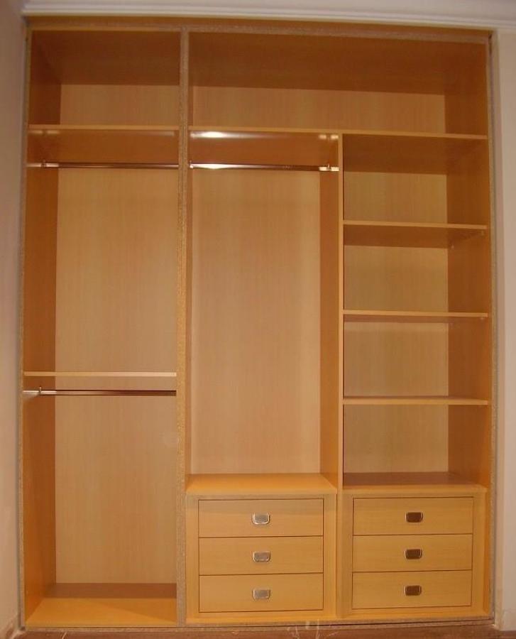 ARMARIO REVESTIDO INTERIOR.