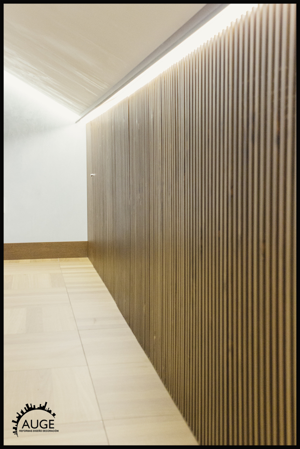 Armario roble barnizado según diseño