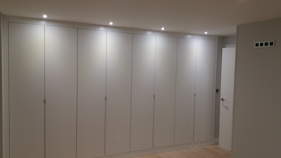 Armario uñero media altura