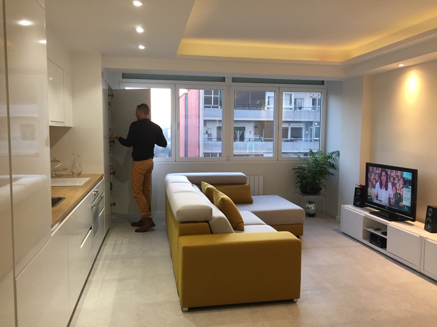 ARMARIOS OCULTANDO ELECTROCOMÉSTICOS