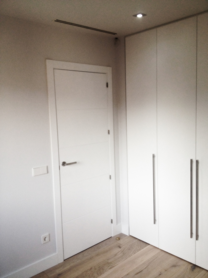 Armarios sin molduras y aire con difusor