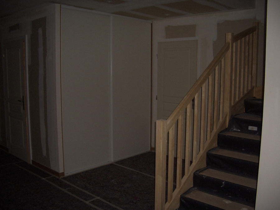 Armarios y escalera