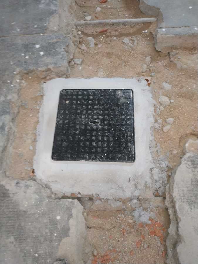 arqueta nueva con tapa de hierro fundido