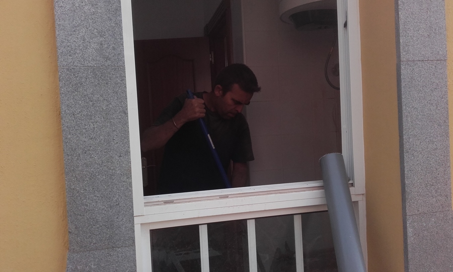 Arreglando solana instalación para una lavadora y piedra de lavar a petición de nuestro cliente