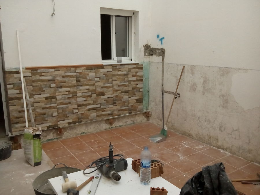 Arreglo (alicatado y solado) de patio