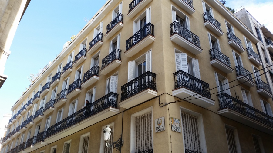 ARREGLO  DE  BALCONADAS  Y  CORNISAS