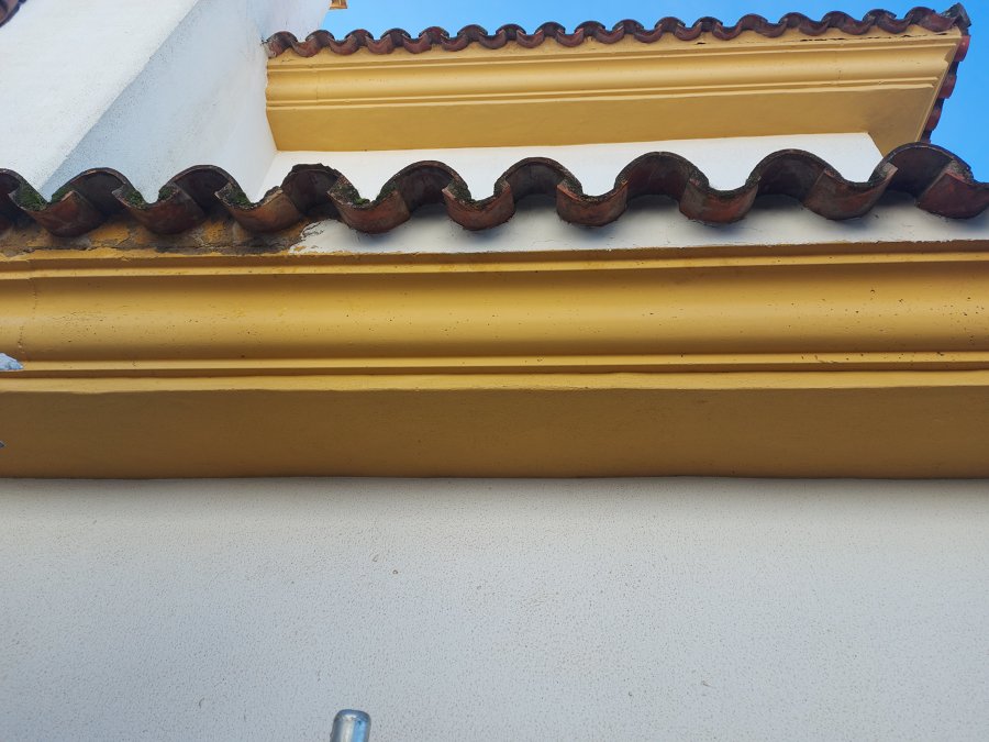 Arreglo de mocheta con puente de unión y morcem blanco. blanco