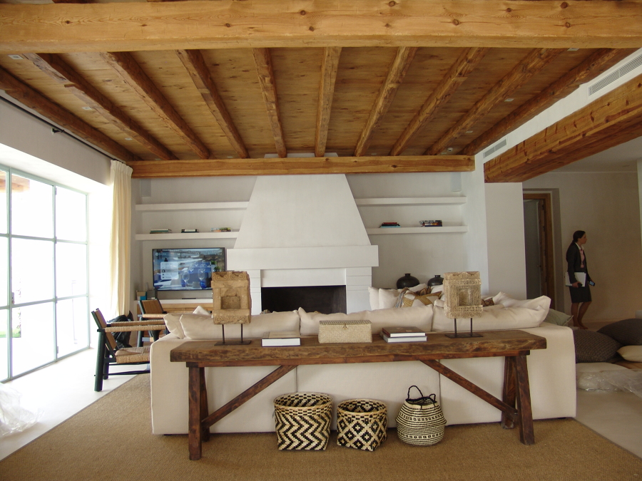 Artesonado y muebles de madera