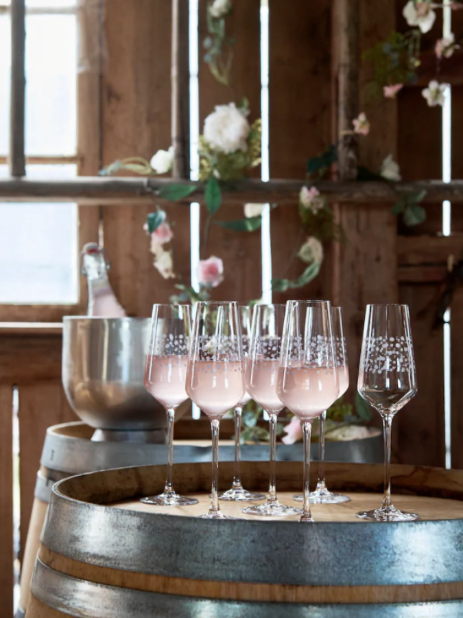 Artículos de menaje y decoración de la colección limitada INBJUDEN de IKEA: COPAS DE CAVA