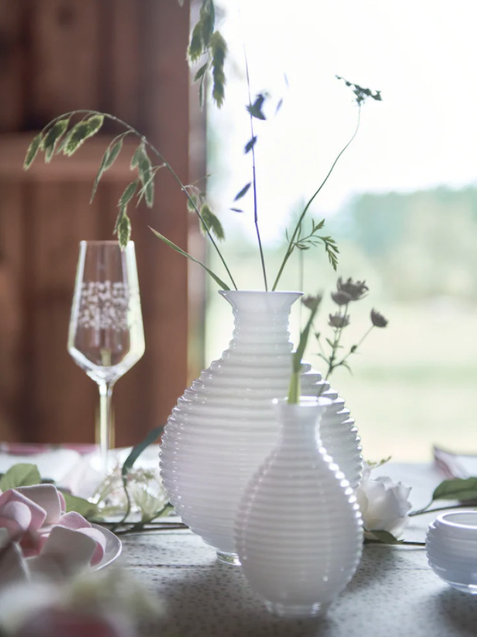 Artículos de menaje y decoración de la colección limitada INBJUDEN de IKEA: JARRONES