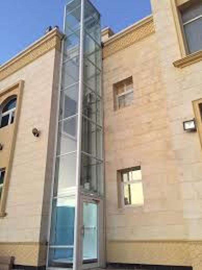 Ascensor adosado a fachada