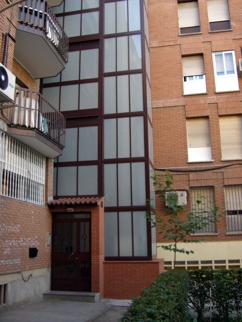 ascensor con cambio de tiro de escalera.