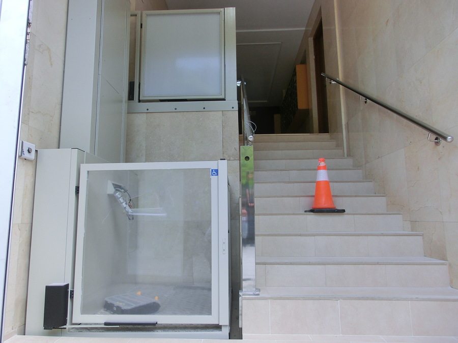 Ascensor vertical, accesibilidad portal.
