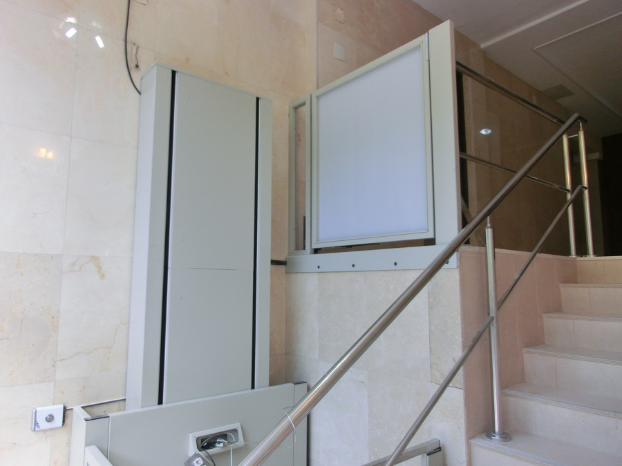 Ascensor vertical, accesibilidad portal.