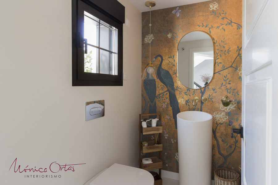 Aseo de cortesía con papel pintado