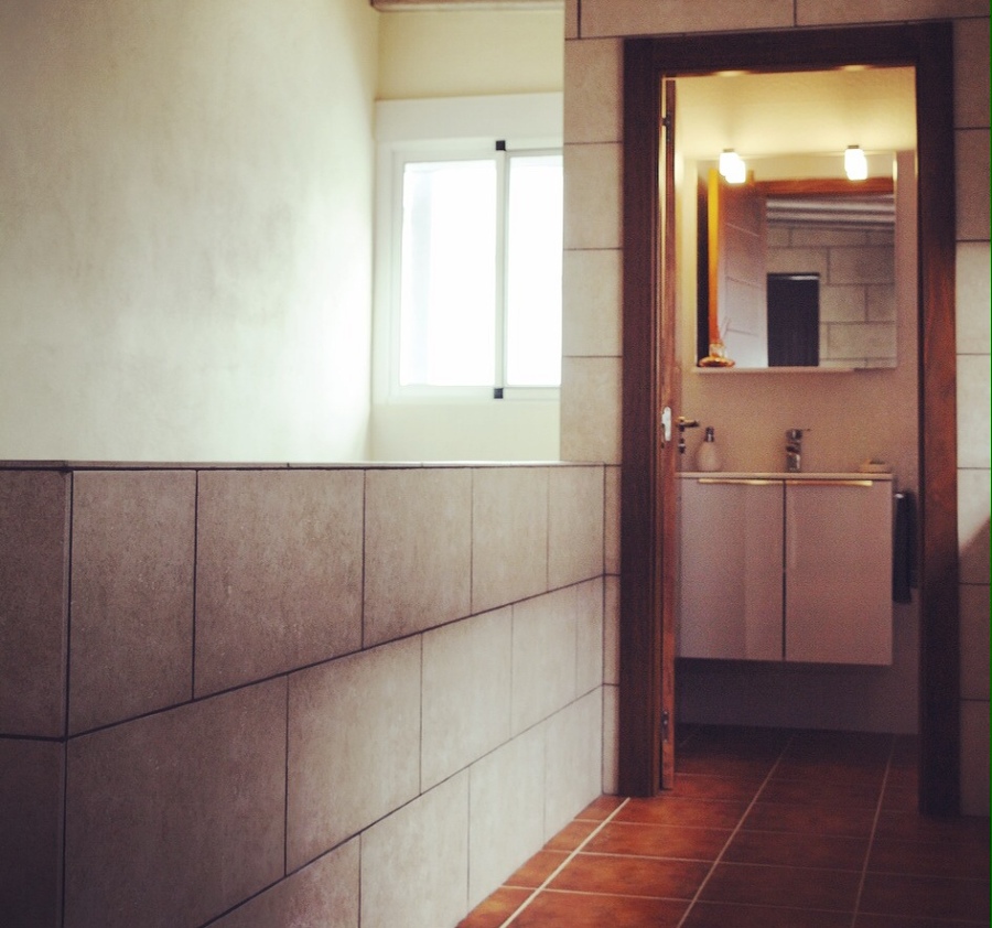 Aseo de servicio en la zona de lavado de la cubierta