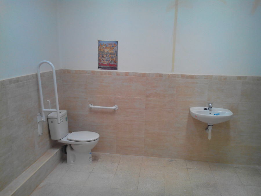 Aseo minusvalidos edificio ccoo