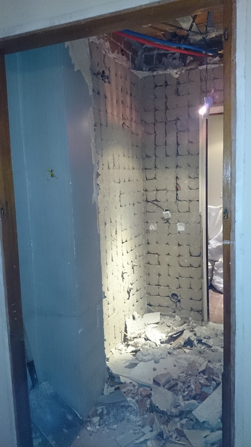 Aseo niño y armario empotrado habitación