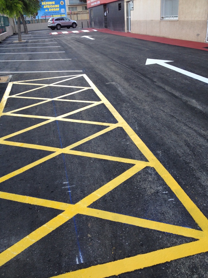 ASFALTADO DE PARKING Y PINTURA