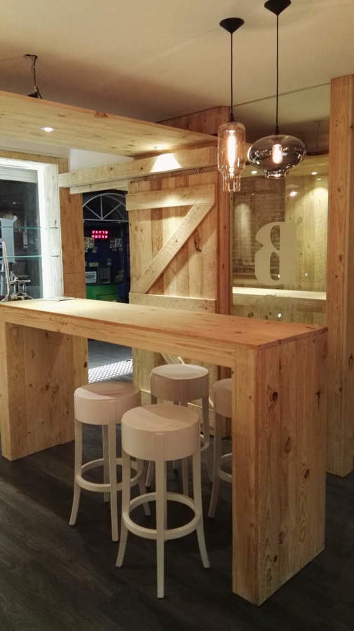 ASÍ HA QUEDADO Acceso terraza barra exterior